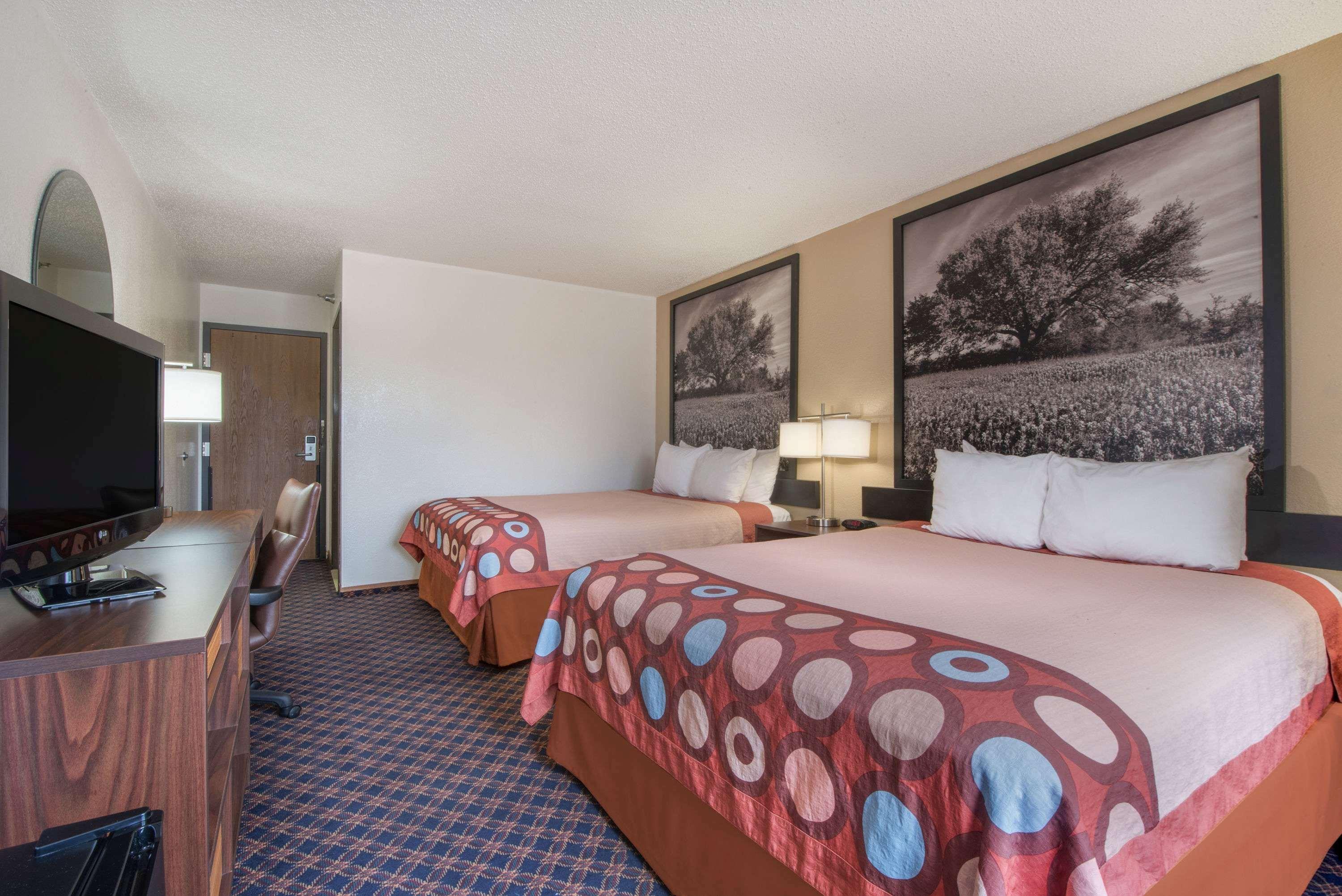 Super 8 By Wyndham College Station Exterior foto