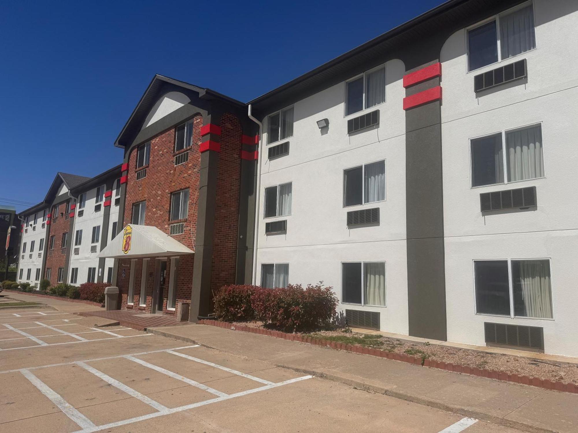 Super 8 By Wyndham College Station Exterior foto